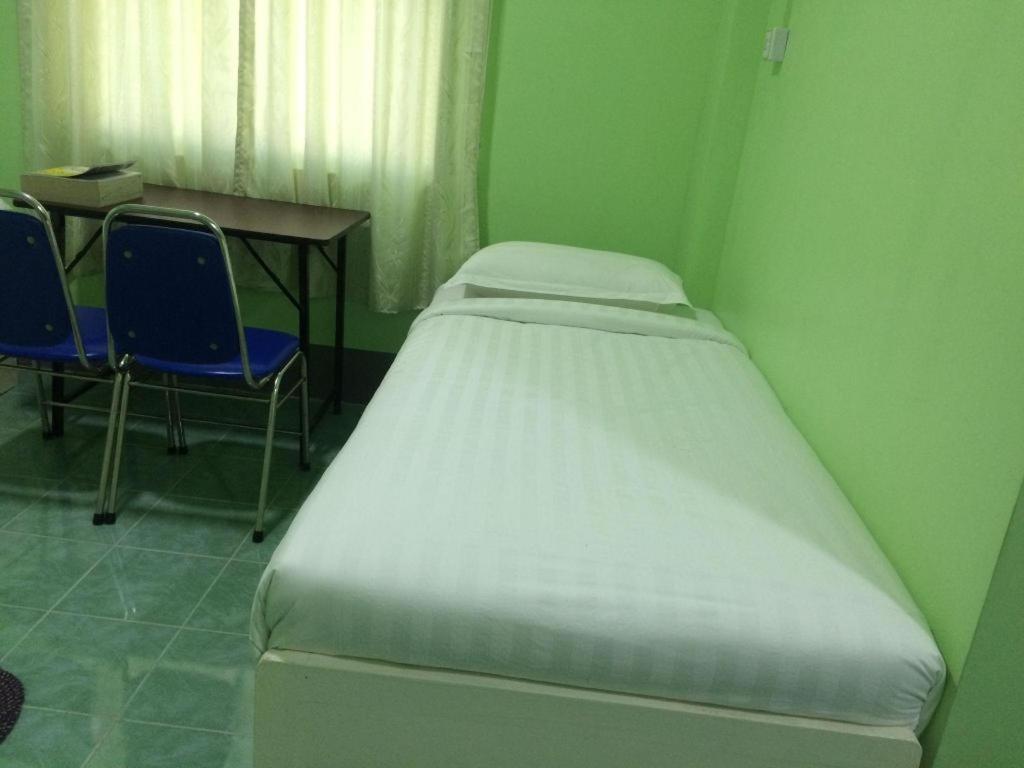 Nay Chi Lin Hotel Pathein 外观 照片