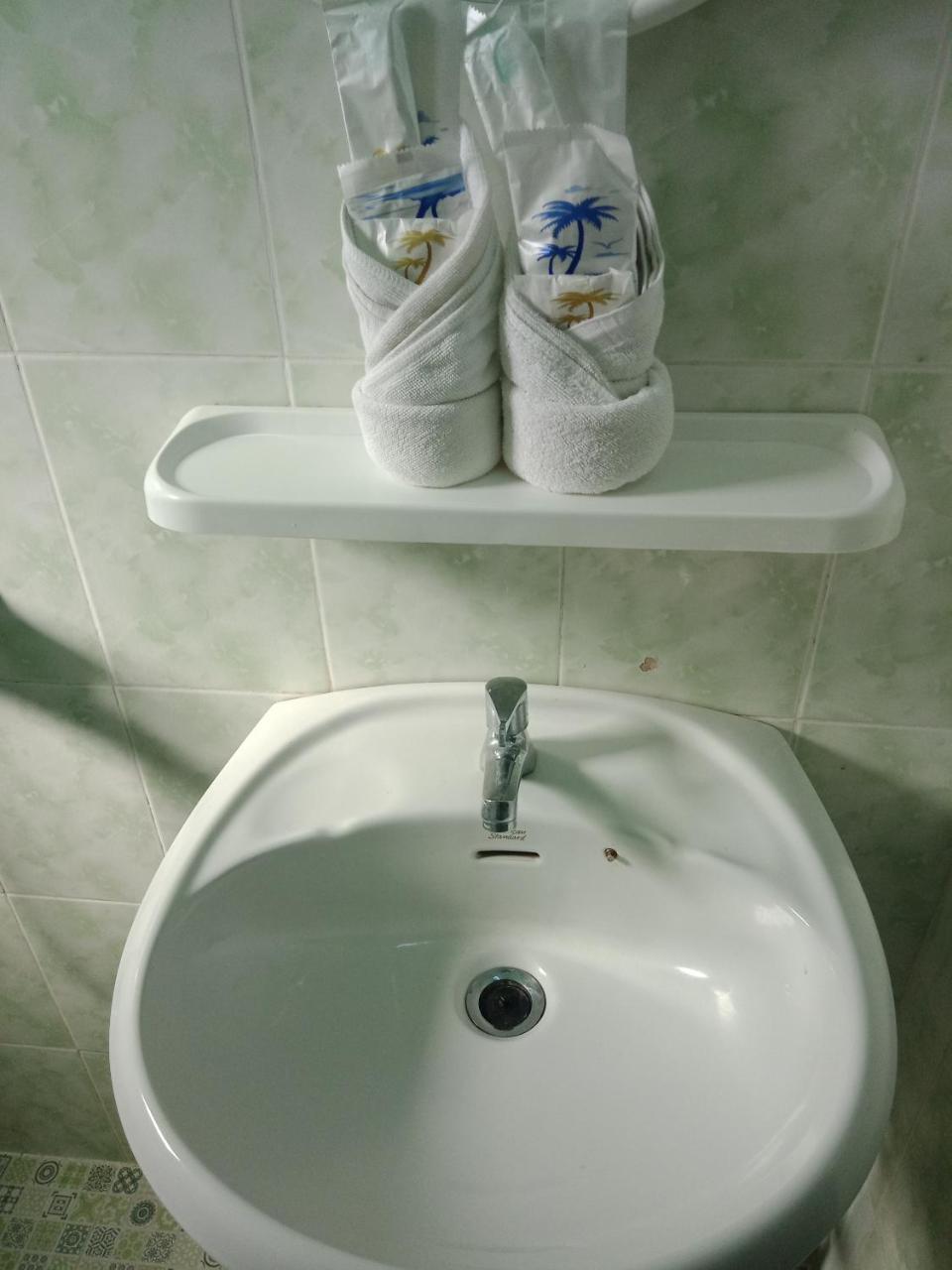 Nay Chi Lin Hotel Pathein 外观 照片