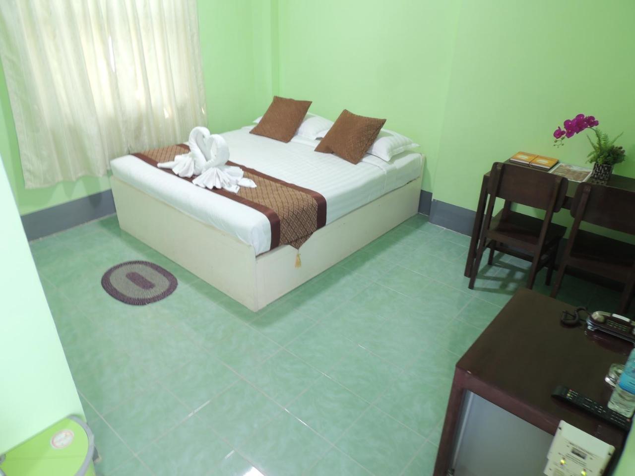 Nay Chi Lin Hotel Pathein 外观 照片